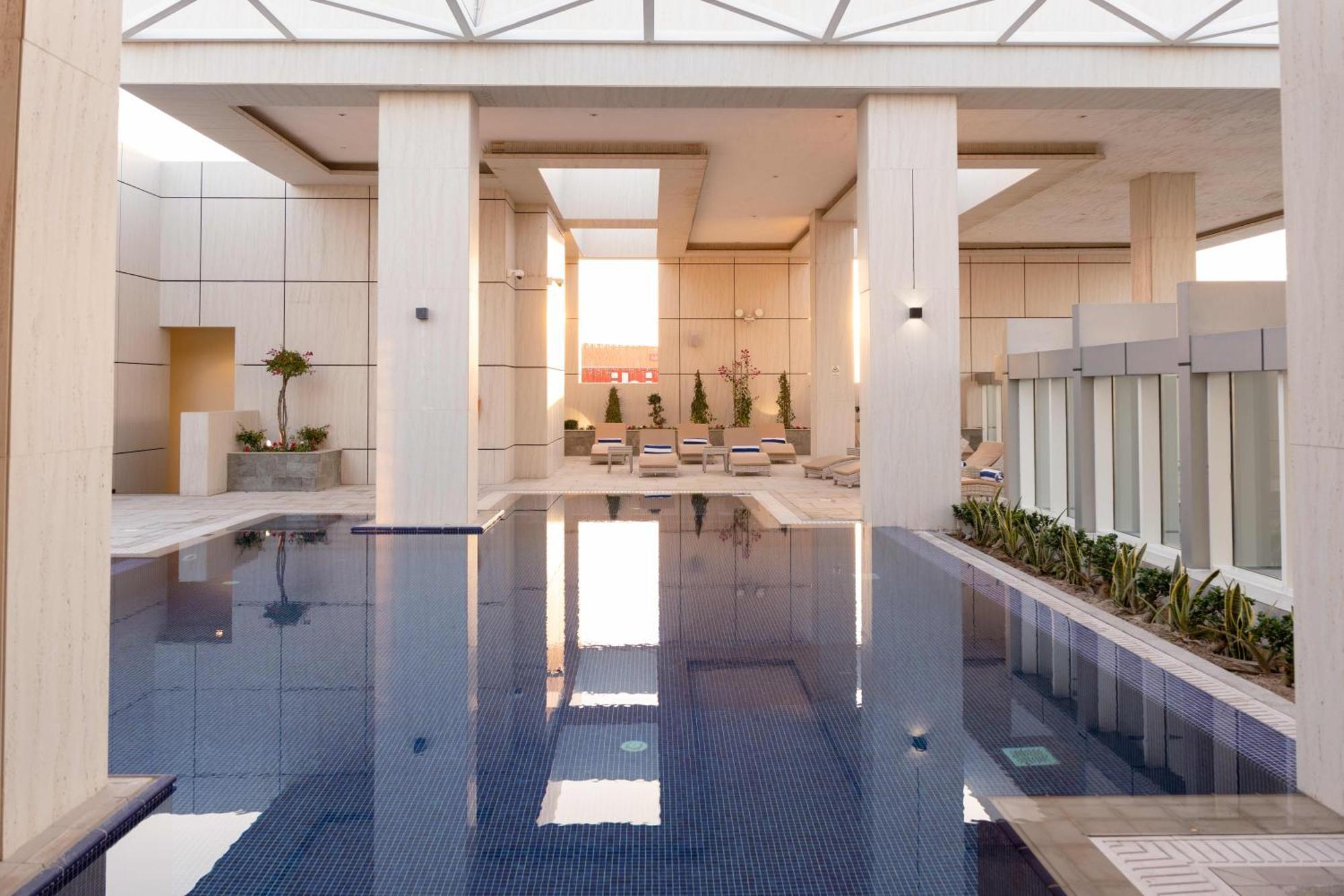 Millennium Place Doha Ngoại thất bức ảnh The pool at the 1018